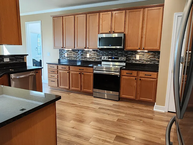 102 Waters Reach Ln — Photo 4