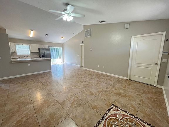 4th image of 435 Magpie Ct