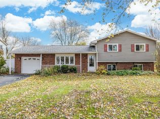 82 Kenwick Dr, Rochester, NY 14623