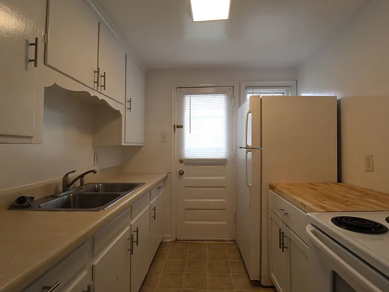 518 E 27th Ave — Photo 5