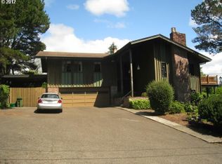 990 N 10th Ct, Coos Bay, OR
