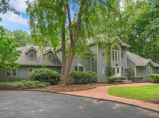 1 White Cap Ct, Lloyd Harbor, NY 11743