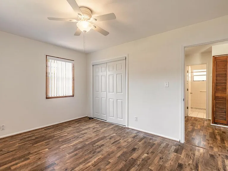 1584 Valencia Ave — Photo 12