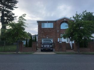 18809 Pineville Ln, Jamaica, NY 11413