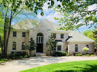 8 Whispering Way, Warren, NJ 07059