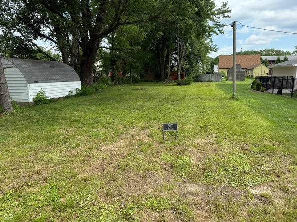 207 S Buck St, Whitestown, IN 46075