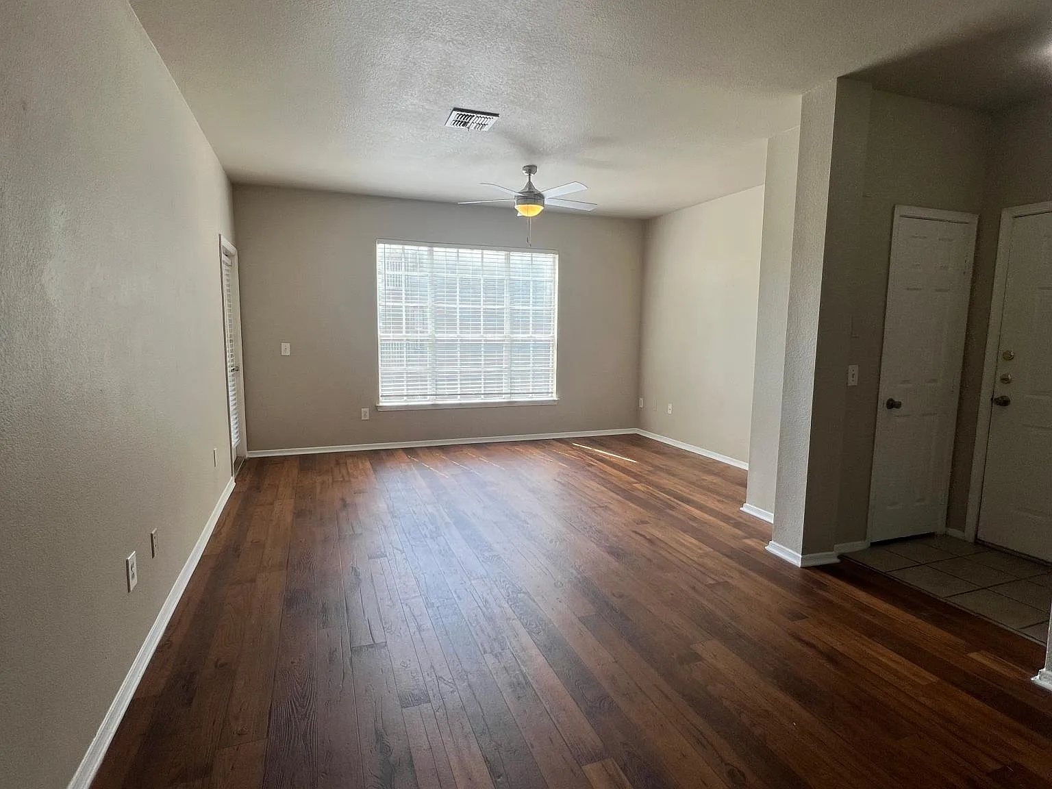 2 bed, 1362 sqft, $1,995 — Photo 2