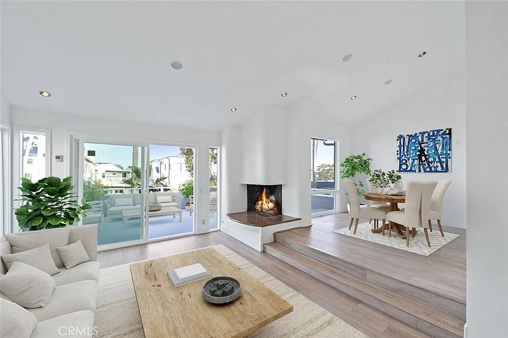 Building Photo - 411 Goldenrod Ave #B