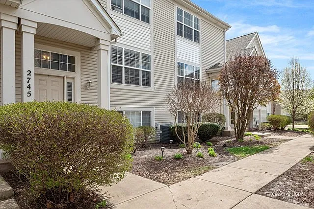 Building Photo - 2745 Canyon Dr