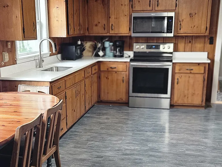 93 Lakeside Dr — Photo 4