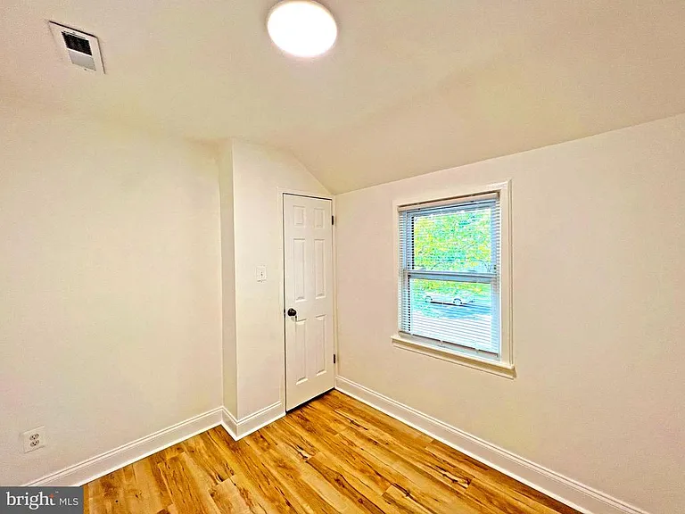 7009 Hawthorne St — Photo 9