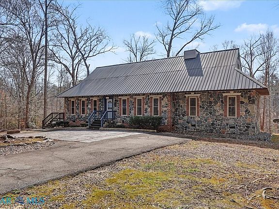 3rd image of 9050 Higgins Rd