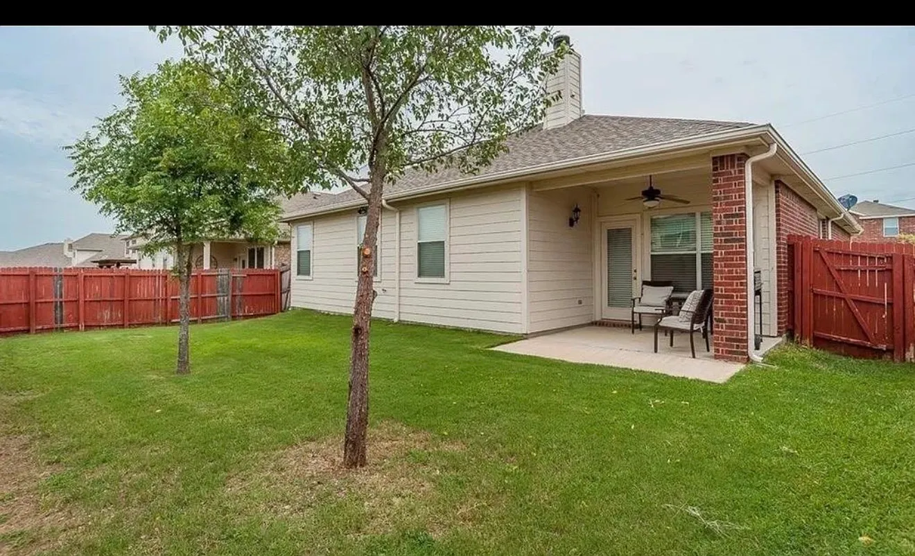 3 bed, 1790 sqft, $2,350 — Photo 2