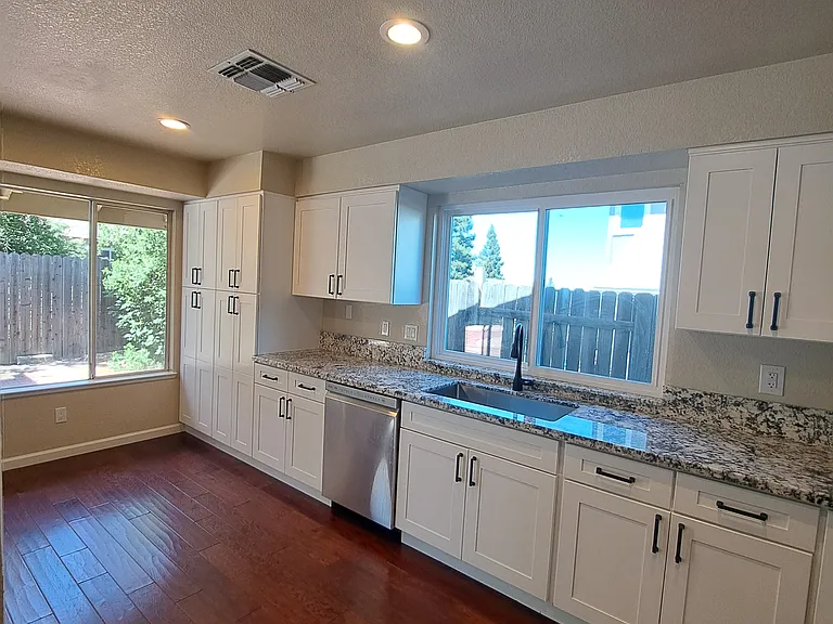 3438 Parker St — Photo 10