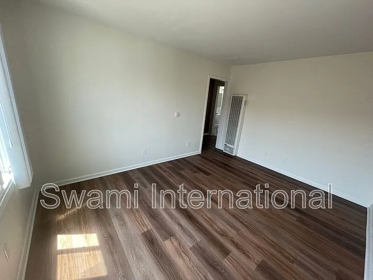 9449 S Normandie Ave #2 — Photo 10