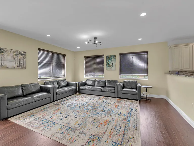 5977 Nightingale St — Photo 5