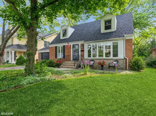 1037 Cedar Ln, Northbrook, IL 60062