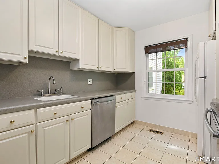 60 Greenwich Hills Dr #60 — Photo 4