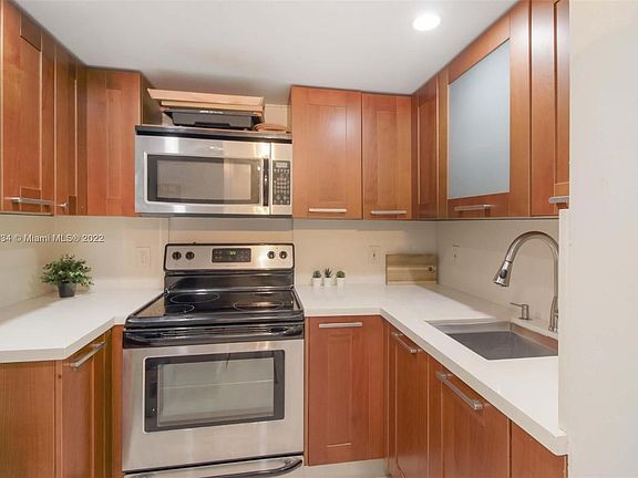 5th image of 800 West Ave APT 624