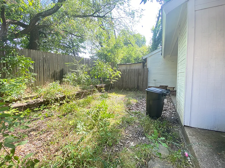 207 Country Bend Dr — Photo 19