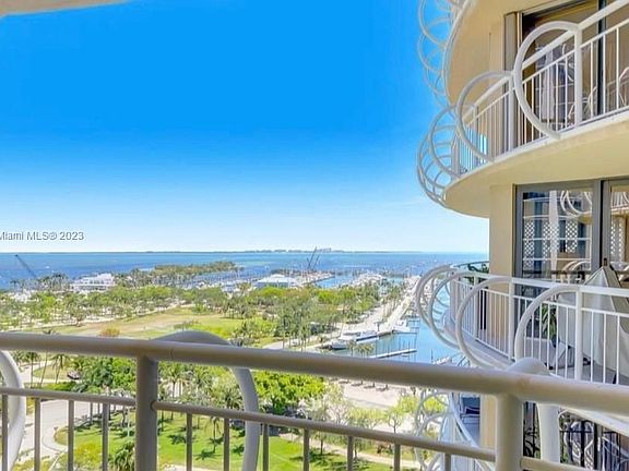 4th image of 2843 S Bayshore Dr APT 15E