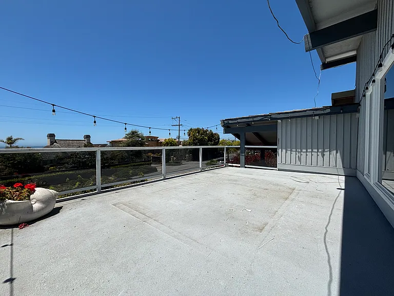 653 Bayview Dr — Photo 6