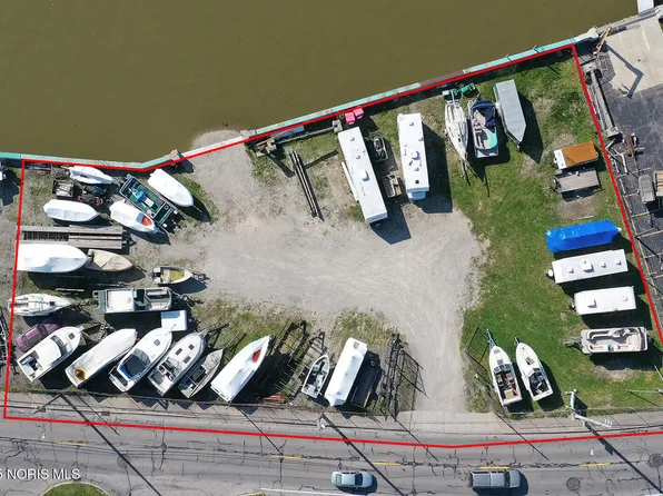 5962 Edgewater Dr, Toledo, OH 43611