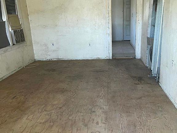 5th image of 628 E 3rd St