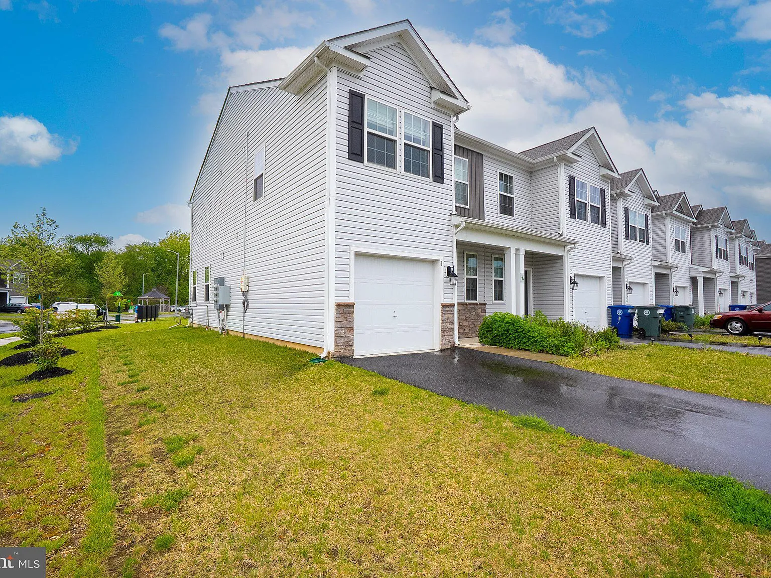 3 bed, 2.5 bath, 1484 sqft, $2,900 — Photo 3