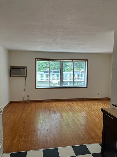 238 Syndicate St S #2 Photo 1