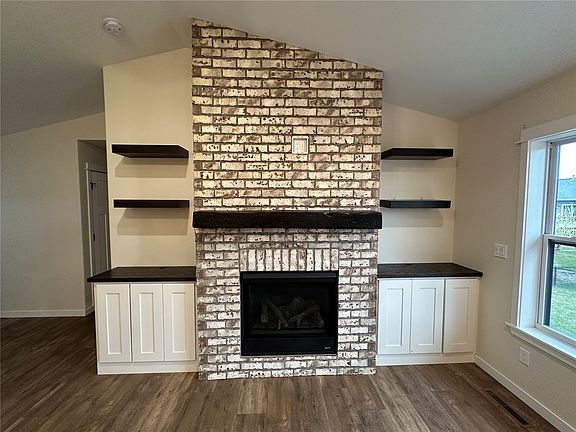 4th image of 4595 Meadow Creek Dr