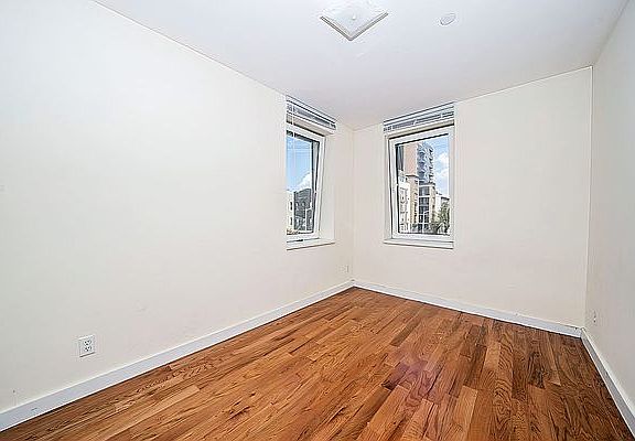 4th image of 960 Willoughby Ave APT 2G