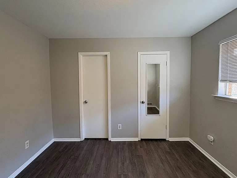 2410 Woodoak Ct — Photo 12