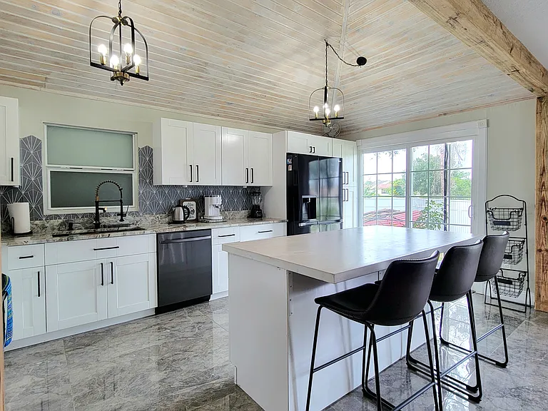 654 Madrid Dr — Photo 25