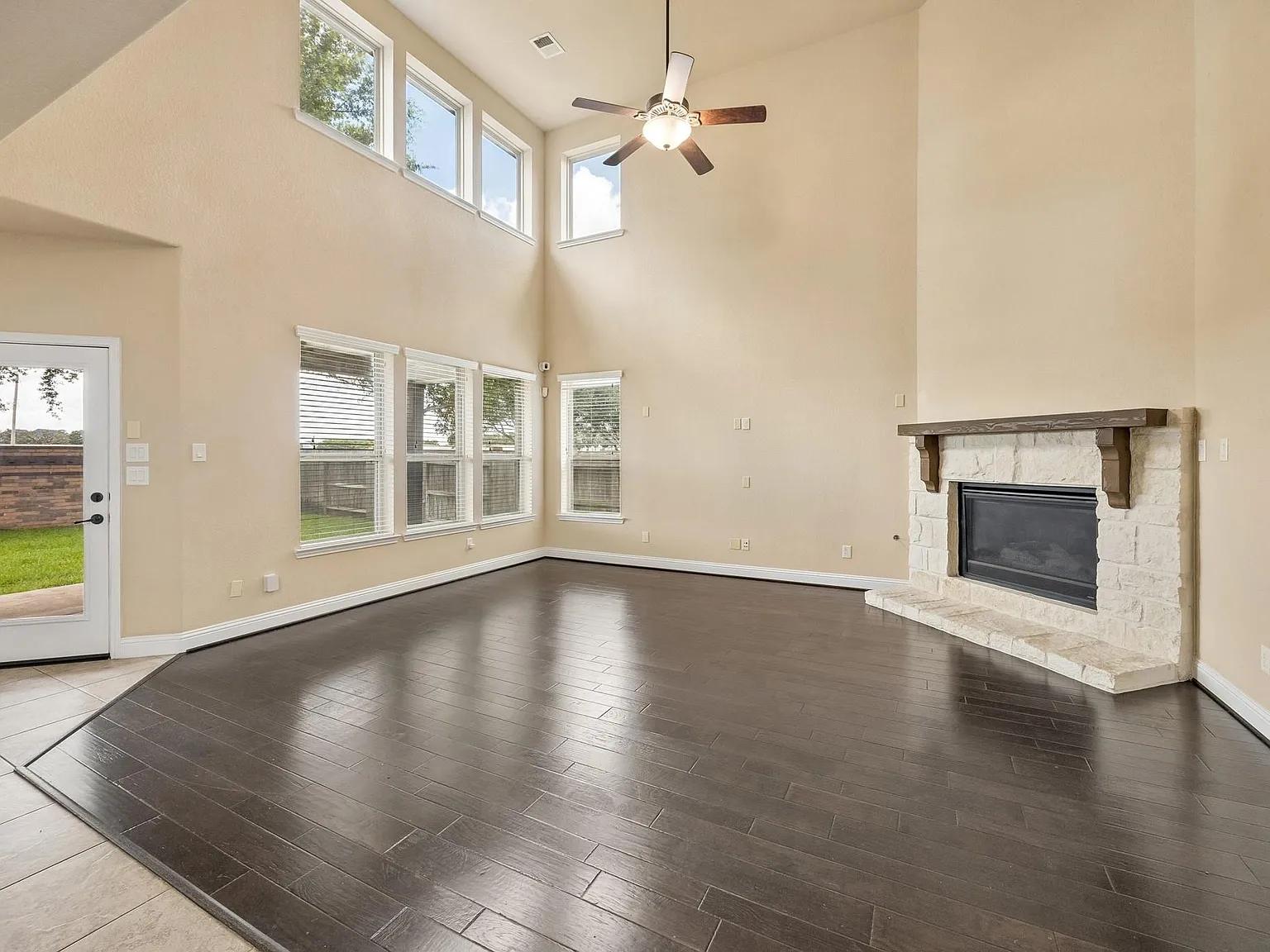 5 bed, 3.5 bath, 3424 sqft, $3,400 — Photo 3