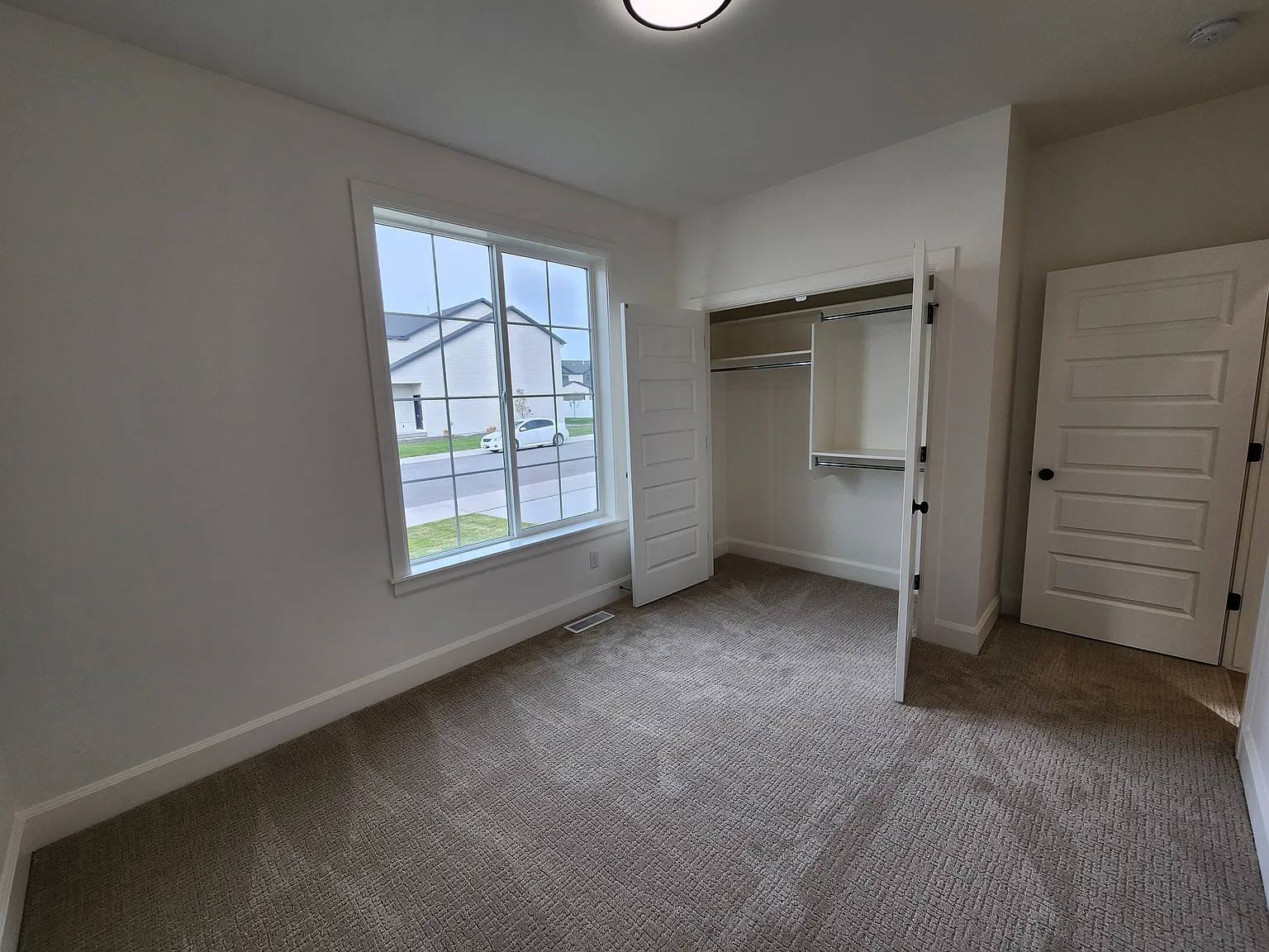 4621 Legacy Village Lane — Photo 2