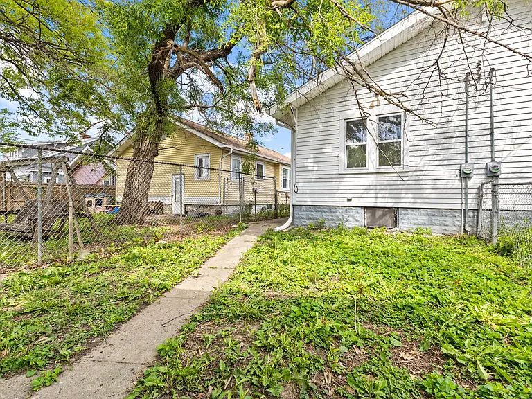 950 N Chester Ave — Photo 24