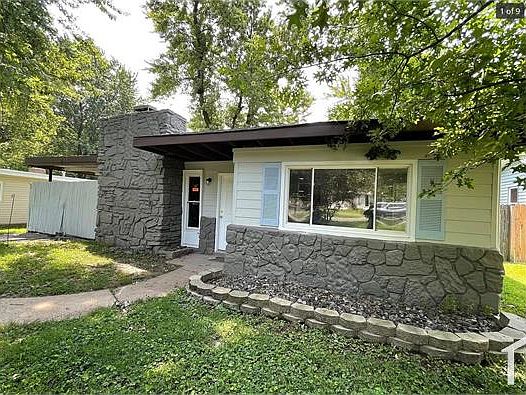 2nd image of 20 Redwood Dr
