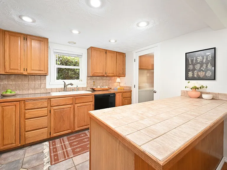 13804 Redmond Way — Photo 7