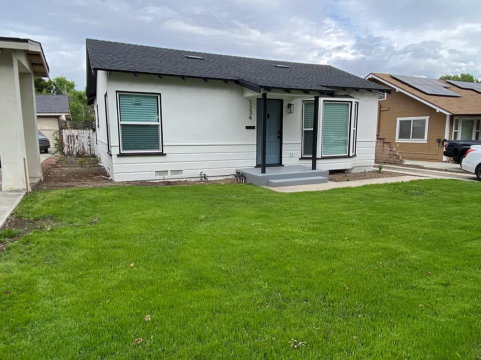1334 N Sultana Ave
