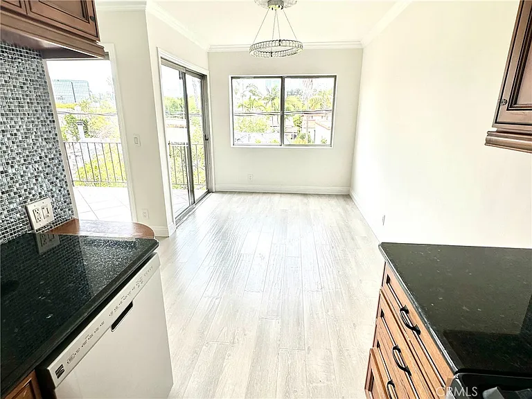 423 S Rexford Dr — Photo 12
