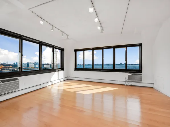 10 Bay Street Landing image 16 of 30