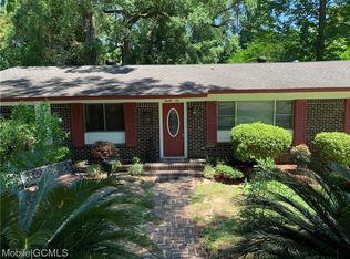 26 Ridgeview Dr, Chickasaw, AL 36611