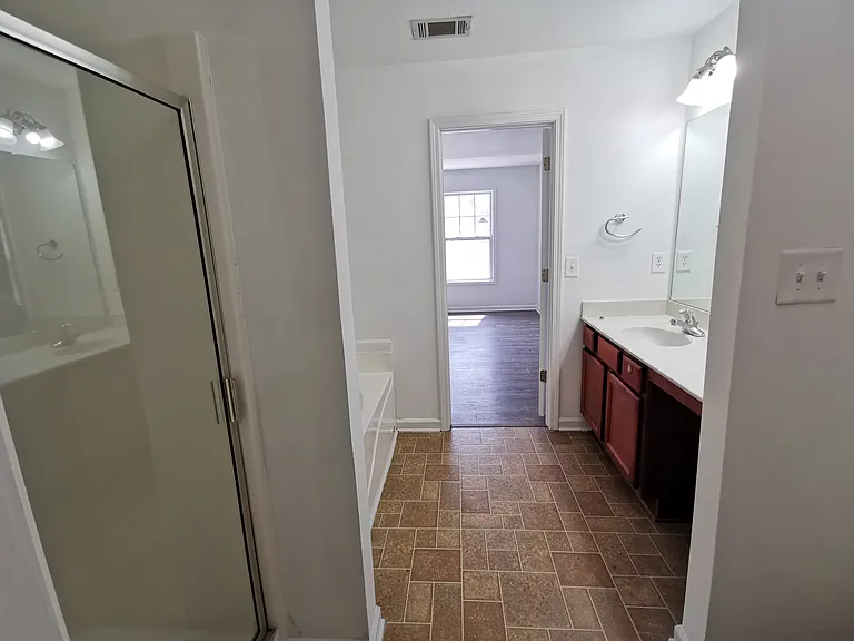 2073 Executive Dr — Photo 24