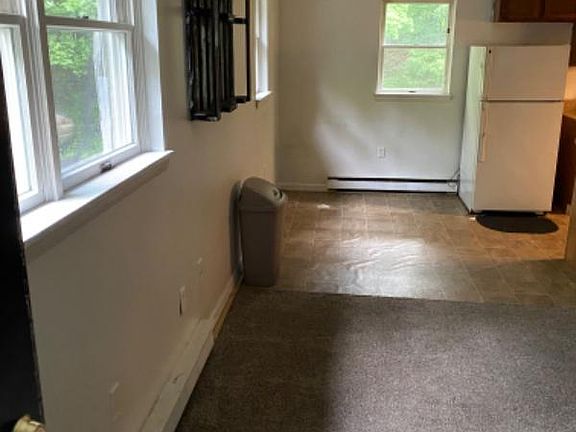 4th image of 39 Charles Smith Dr