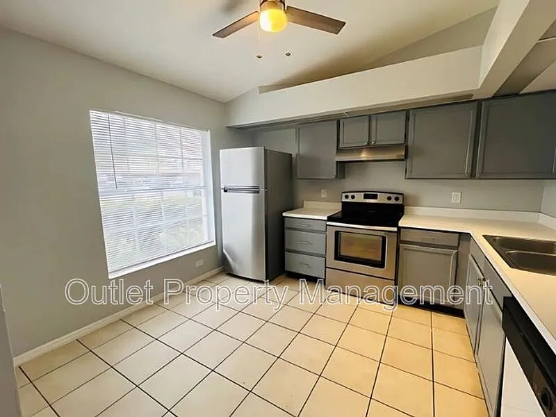 3 bed, 2.0 bath, 1149 sqft, $1,775 — Photo 4