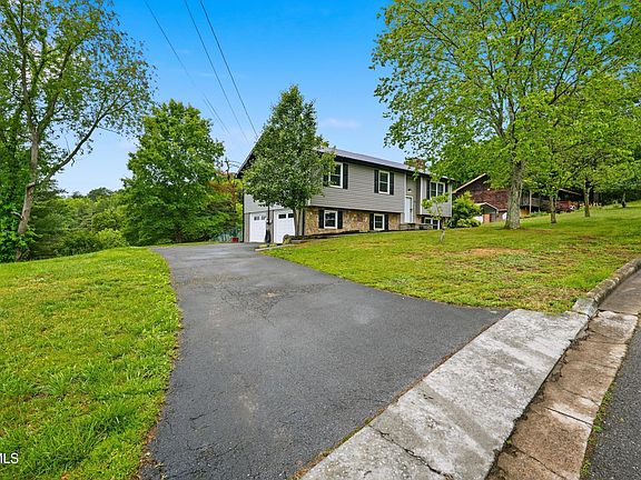 4th image of 2805 Oakcliff Ct