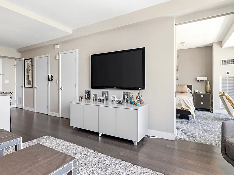 110 Stuart St #27F — Photo 16