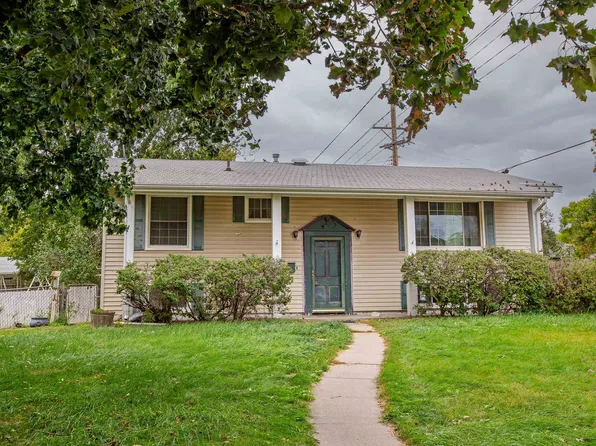 3814 Linden Dr, Kearney, NE 68847