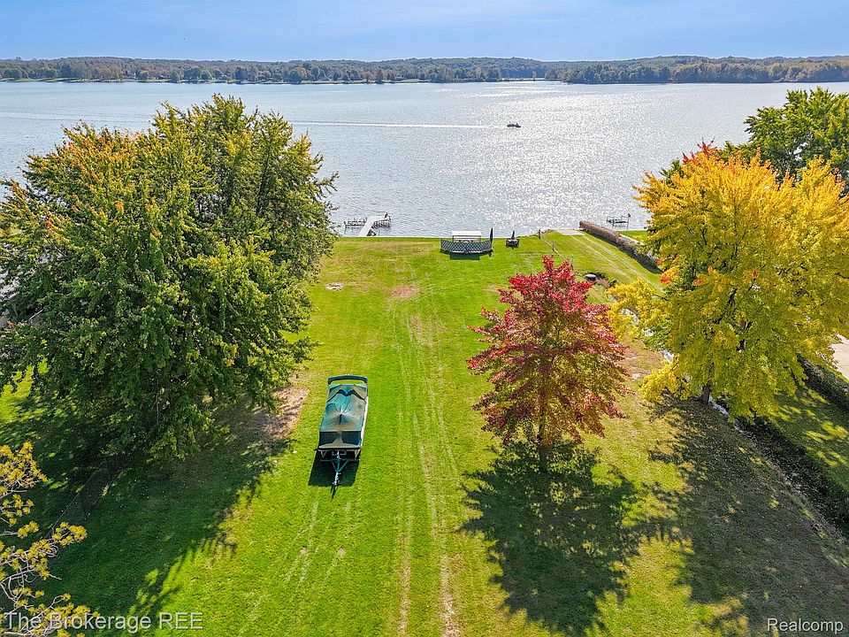 1st image of Vl Lake Crest Dr